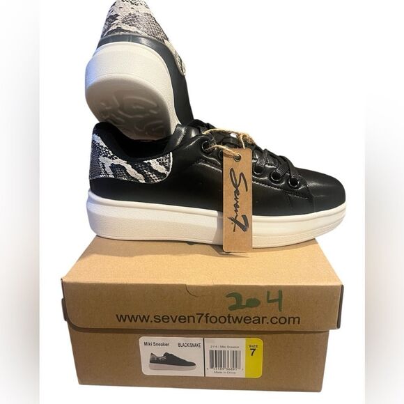 NWT women's Seven7 Miki low top platform sneakers size 7 - Picture 2 of 5